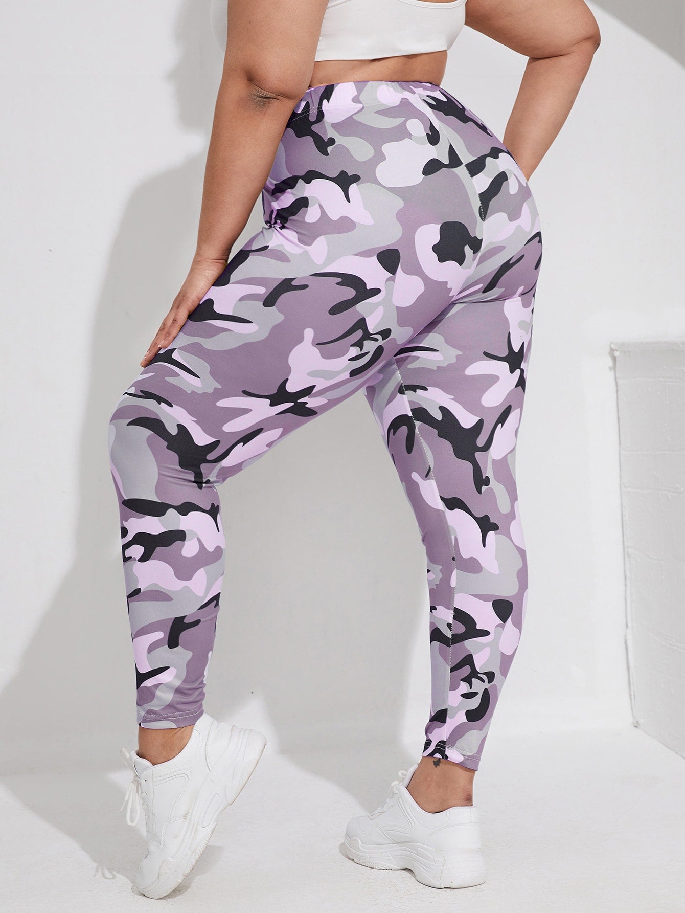 Plus Camo Crop Leggings