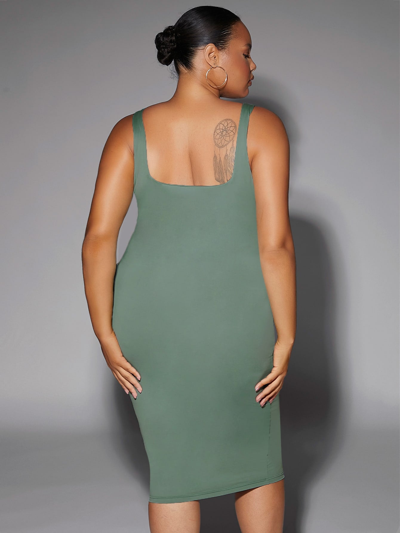 Plus Solid Scoop Neck Bodycon Dress