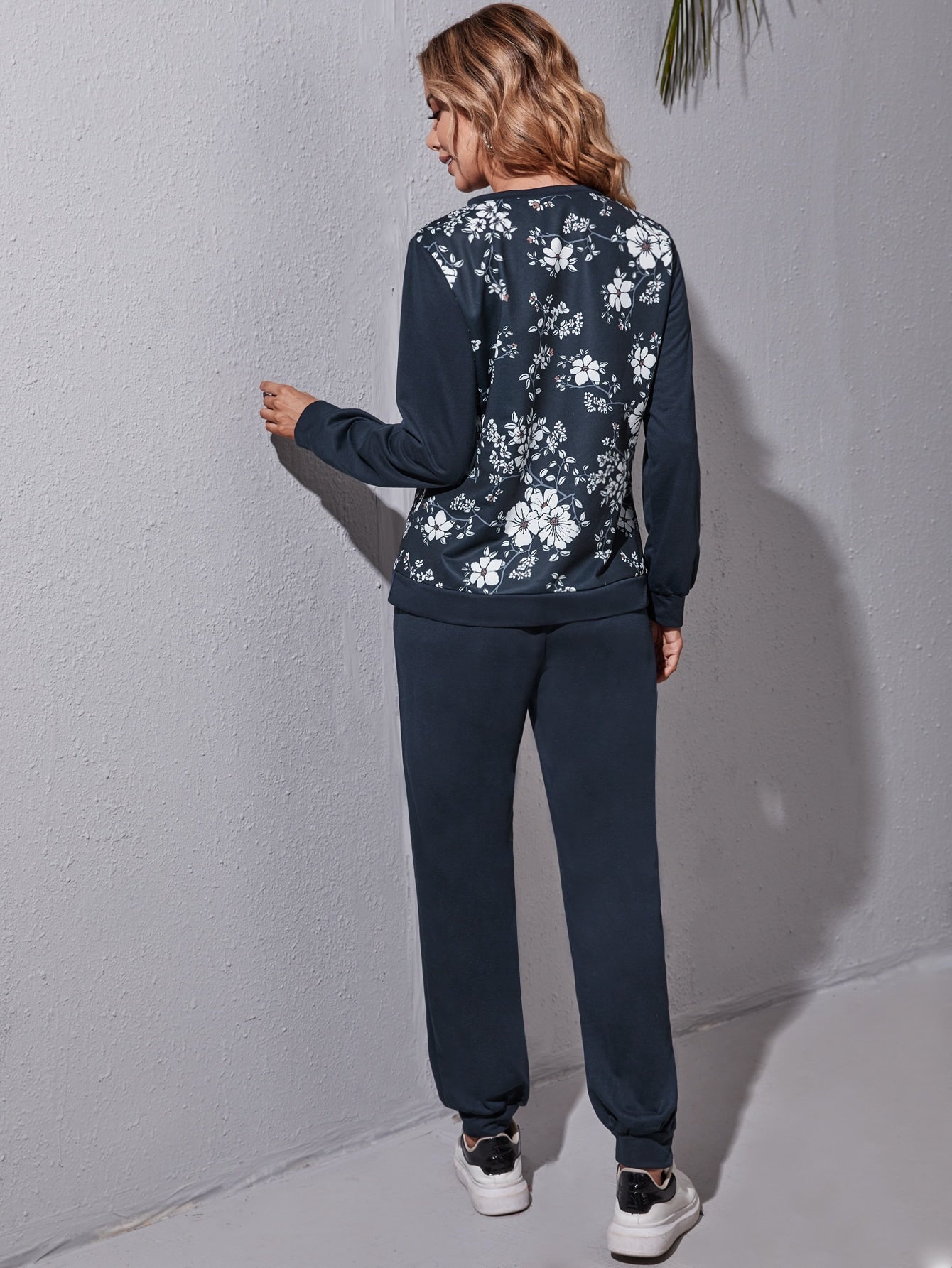 Floral Print Sweatshirt & Solid Sweatpants